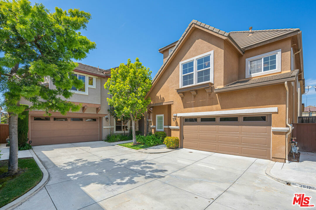 Property Photo:  3613  W Luther Ln  CA 90305 