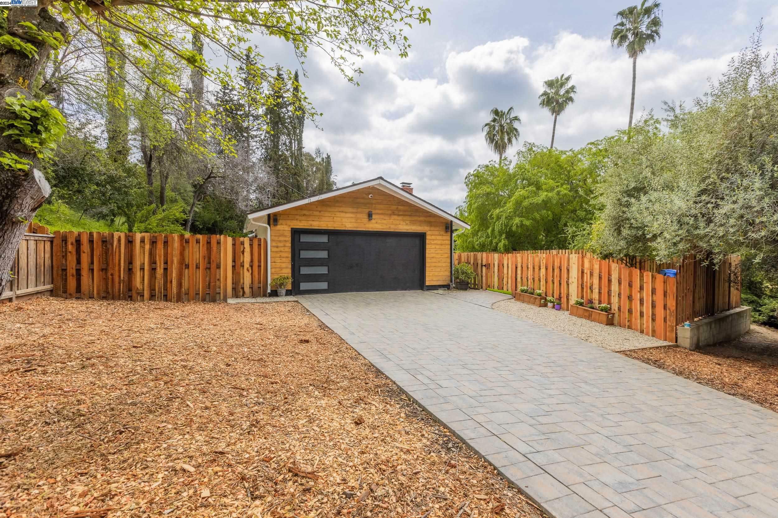 Property Photo:  1099 Country Club Dr  CA 94549 
