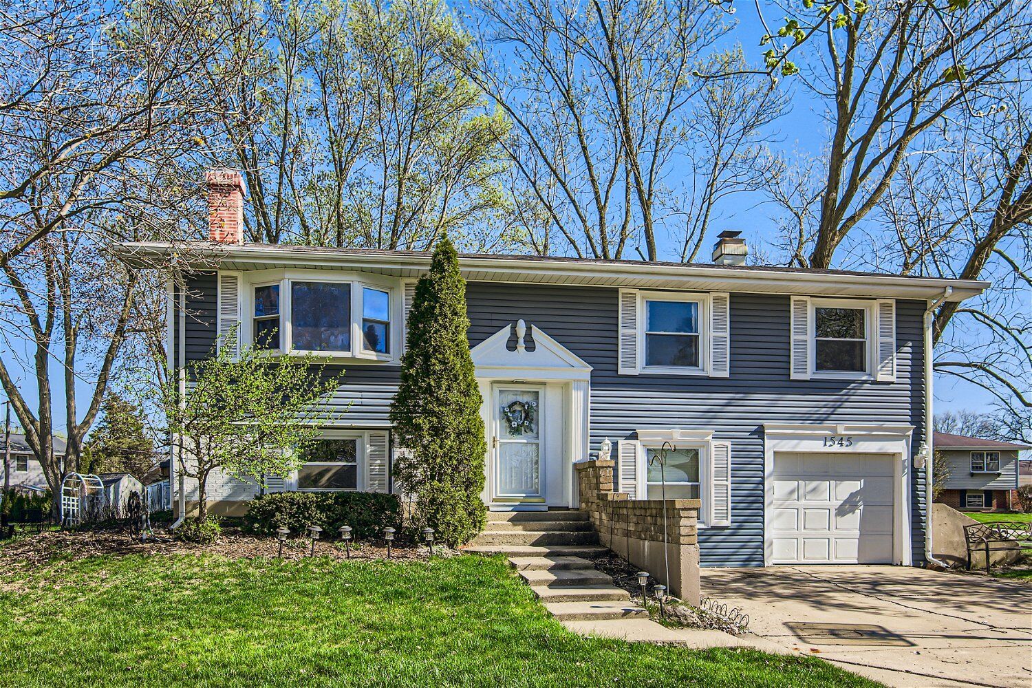 Property Photo: 1545 Edgefield Lane IL 60169