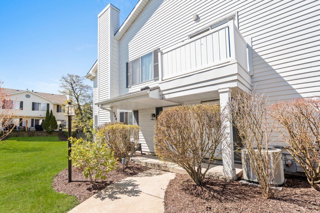 Property Photo: 544 Willowcreek Court 3-9 IL 60514