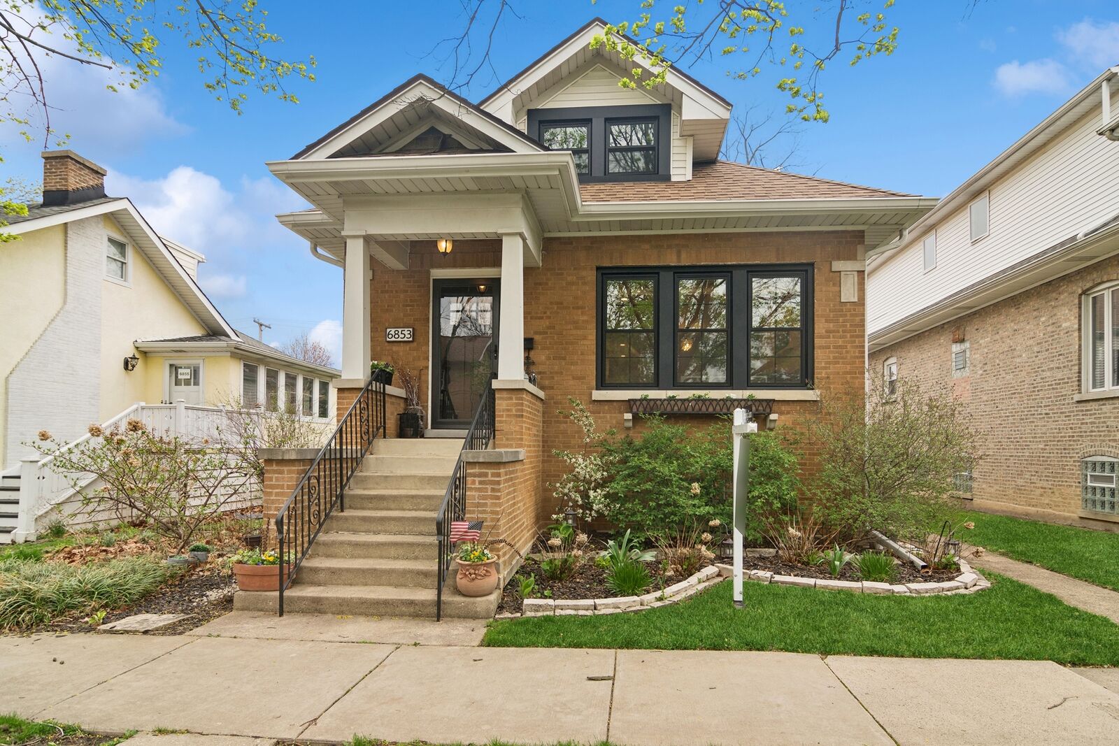 Property Photo:  6853 N Ottawa Avenue  IL 60631 