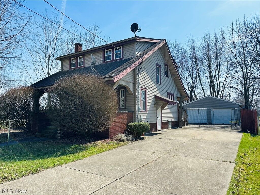 Property Photo:  677 Roosevelt Street NW  OH 44483 