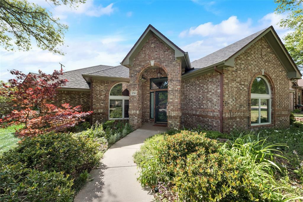 Property Photo:  1701 Wellington Drive  TX 76209 