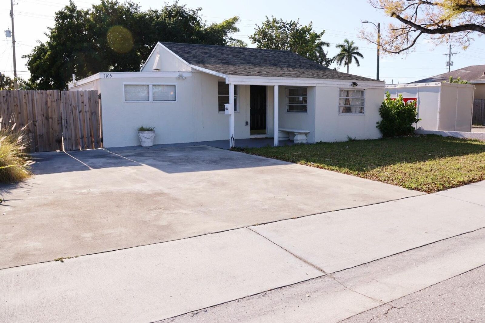 Property Photo: 1105 N J Street FL 33460