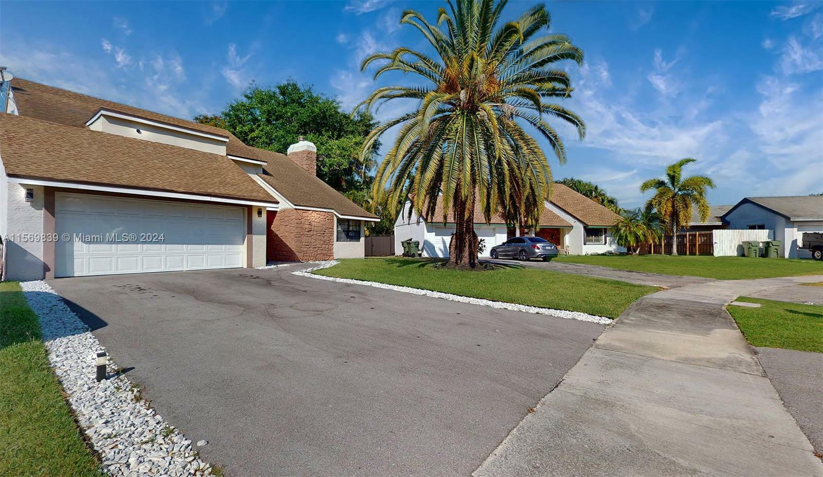 Property Photo:  1547 Flamingo Ct  FL 33035 