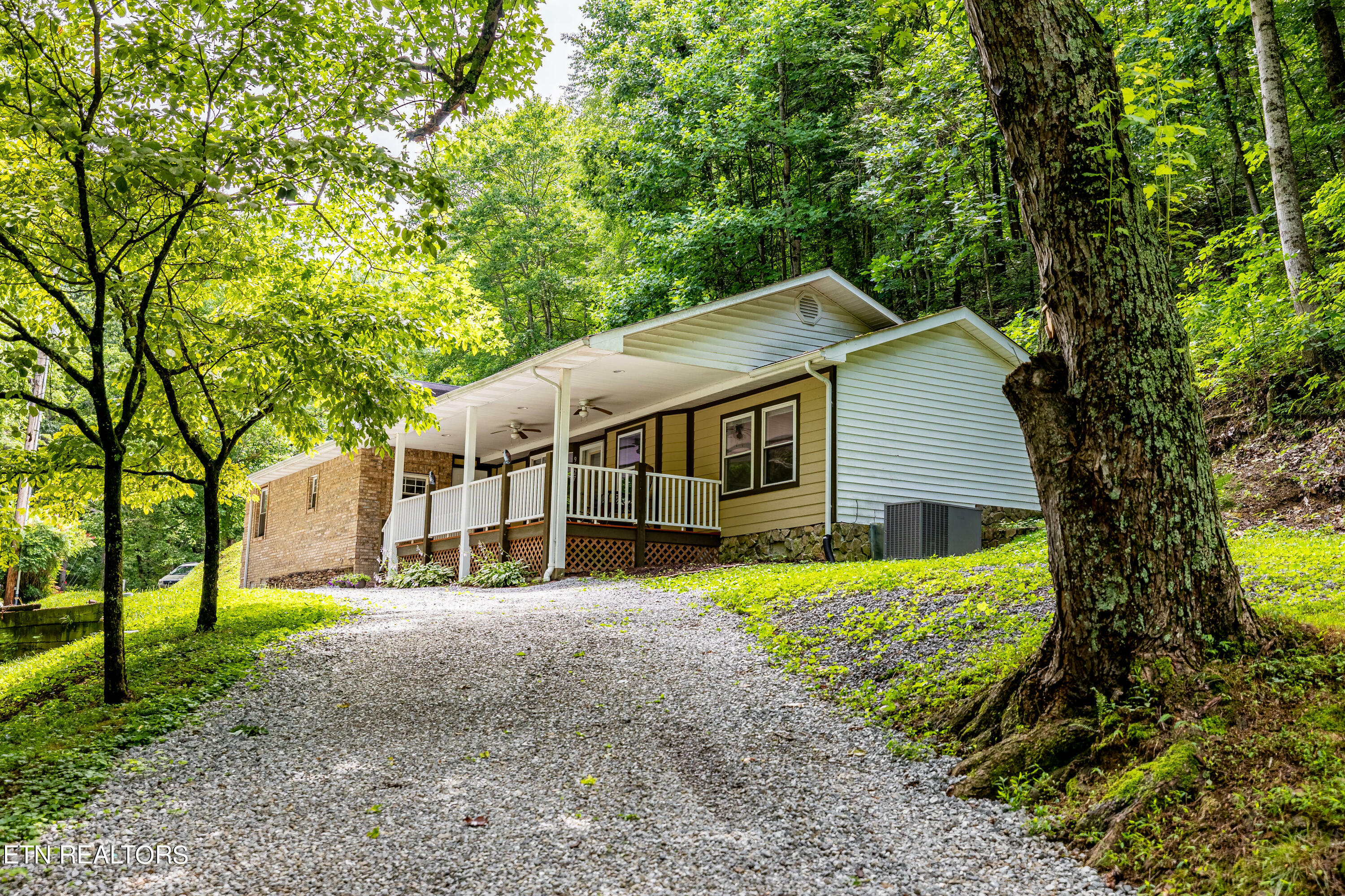 9127 Pickens Gap Rd  Knoxville TN 37920 photo