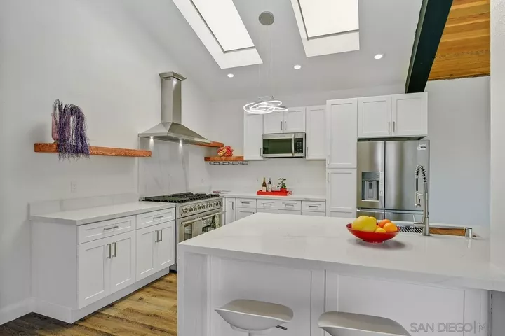 1935 Nautilus St  La Jolla CA 92037 photo