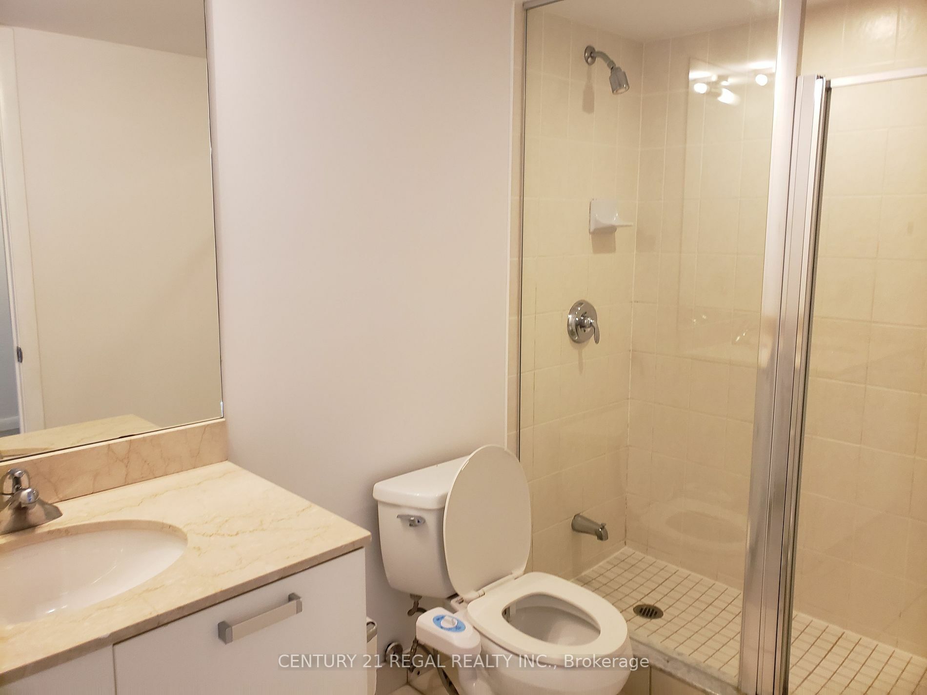 Property Photo:  38 Grenville St 1307  ON M4Y 1A5 