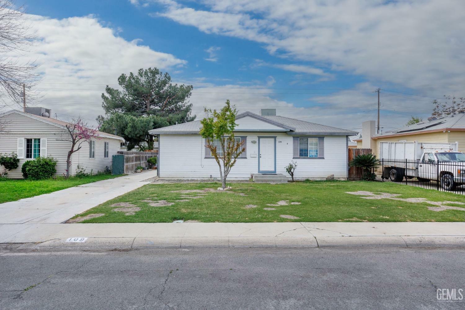 109 Griffiths Street  Bakersfield CA 93309 photo