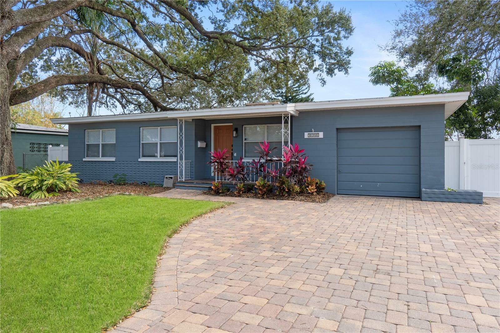 Property Photo:  3202 Montclair Road  FL 32806 