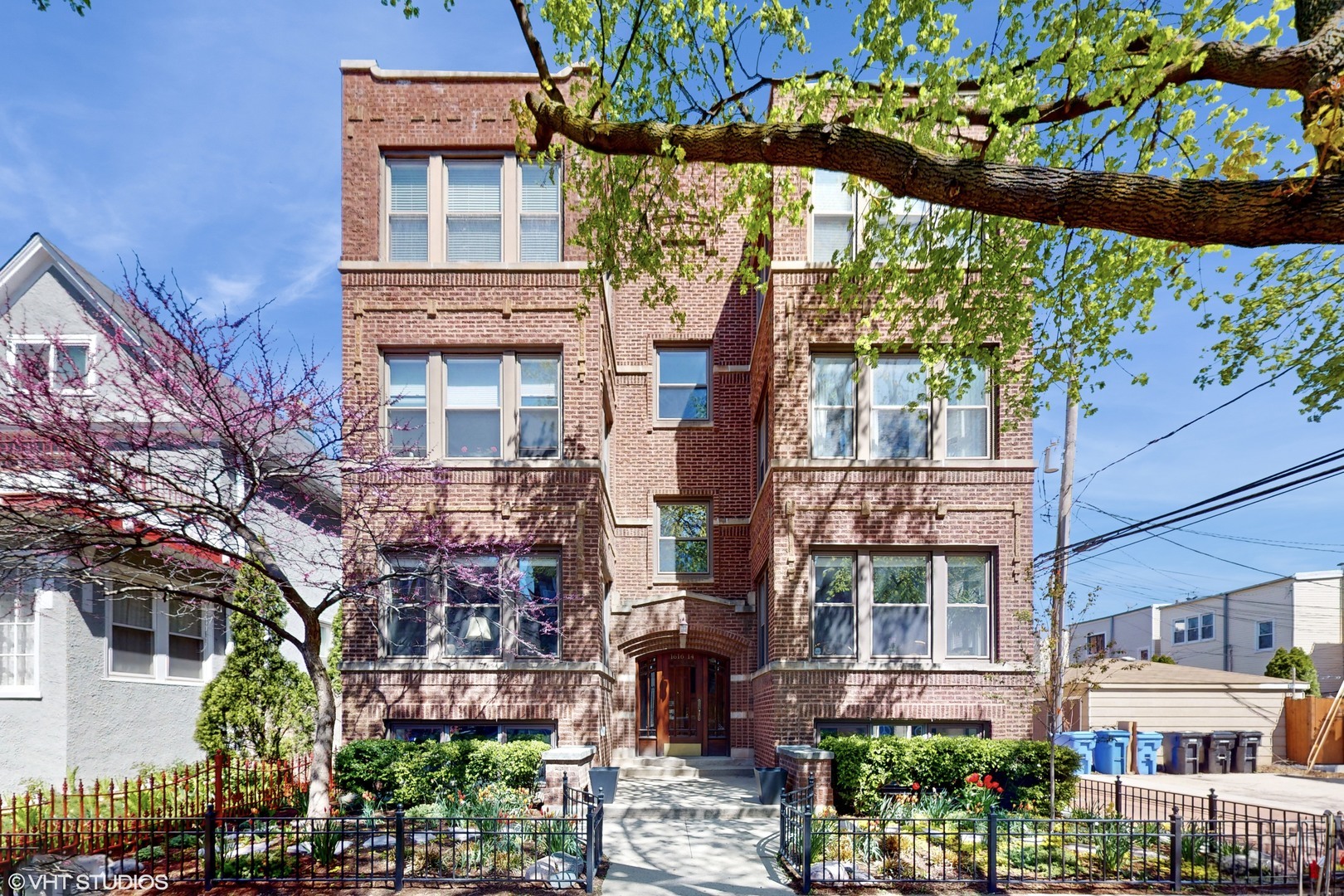 Property Photo: 1614 W Rascher Avenue 2E IL 60640