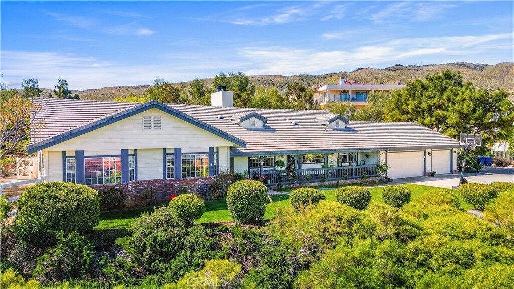 Property Photo:  344 E Lago Lindo Road  CA 93550 