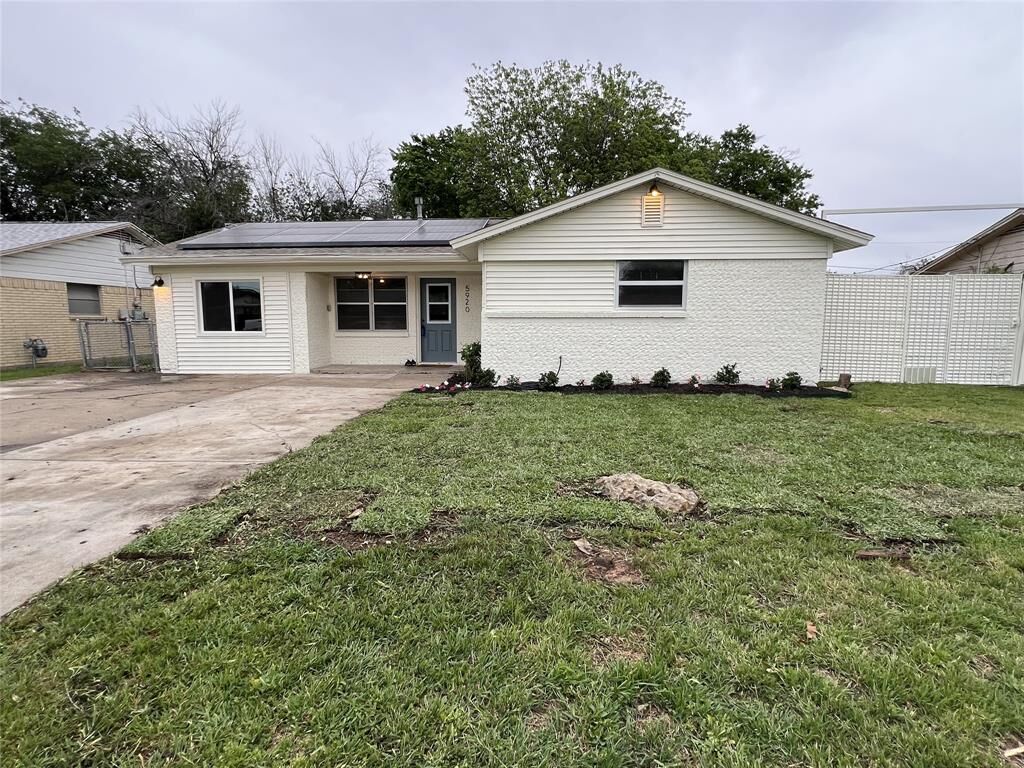 Property Photo: 5920 Lalagray Lane TX 76148