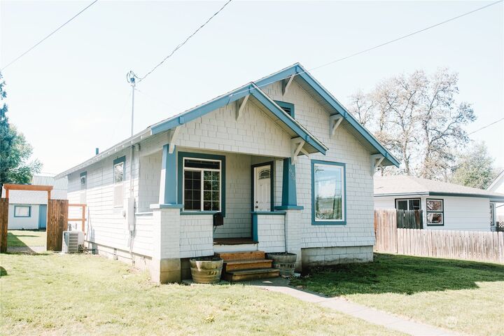 Property Photo:  630 Juniper Street  WA 99362 