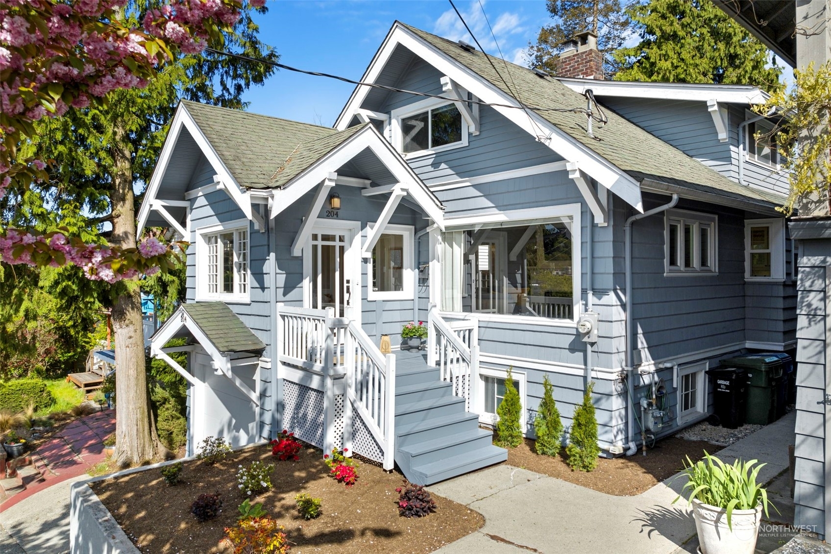 Property Photo:  204 NW Bowdoin Place  WA 98107 