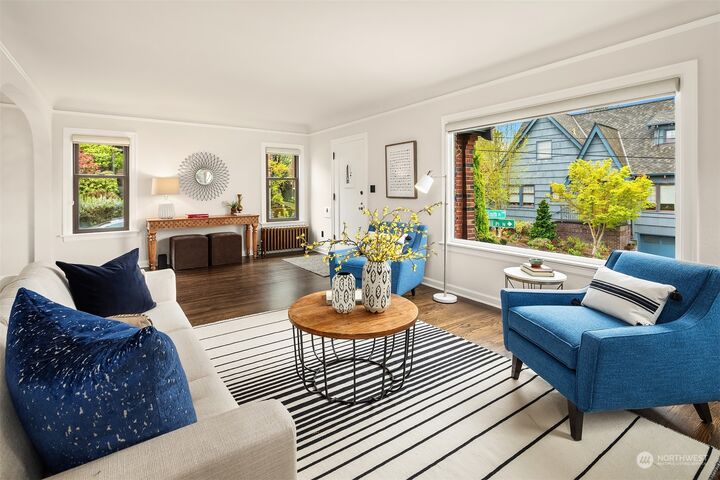 Property Photo: 2502 Nob Hill Place N WA 98109