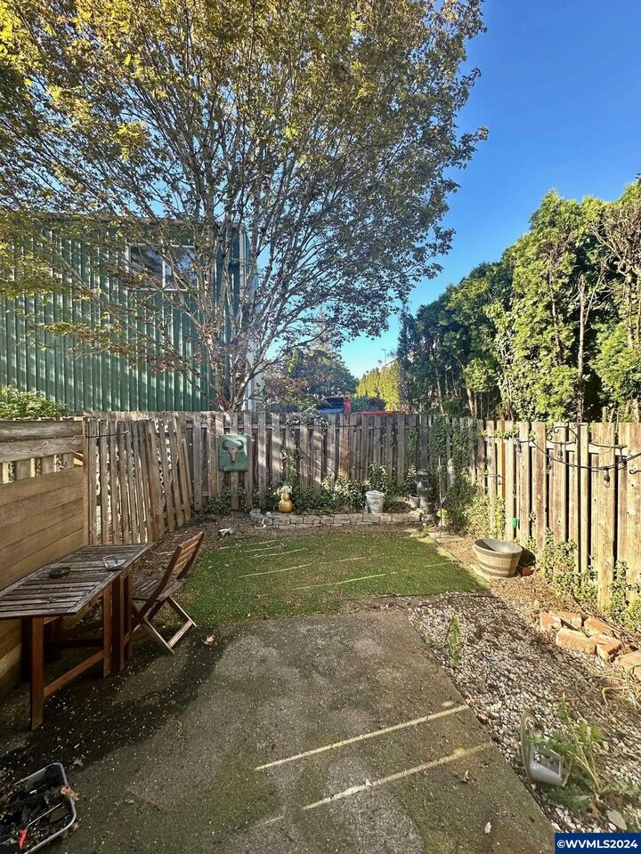 Property Photo:  11995 SE Holgate Bl  OR 97266 