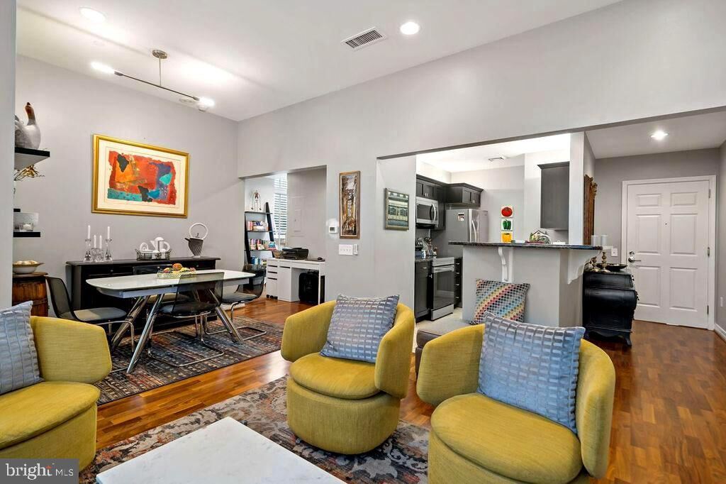 Property Photo:  1600 Arch Street 18 1902  PA 19103 