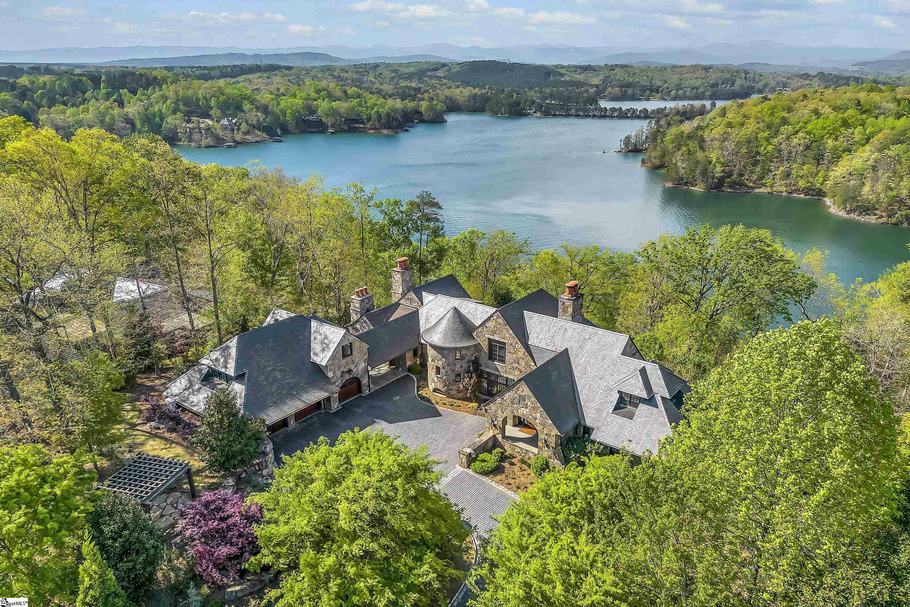 Property Photo:  824 Top Ridge Drive  SC 29685 