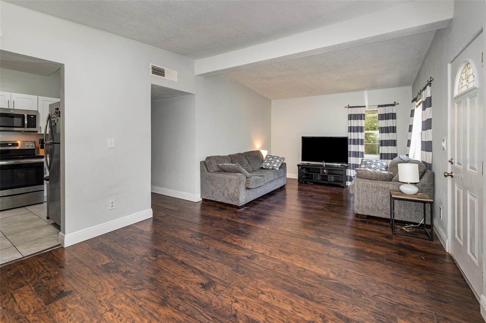 Property Photo: 409 Oakwood Court FL 32730