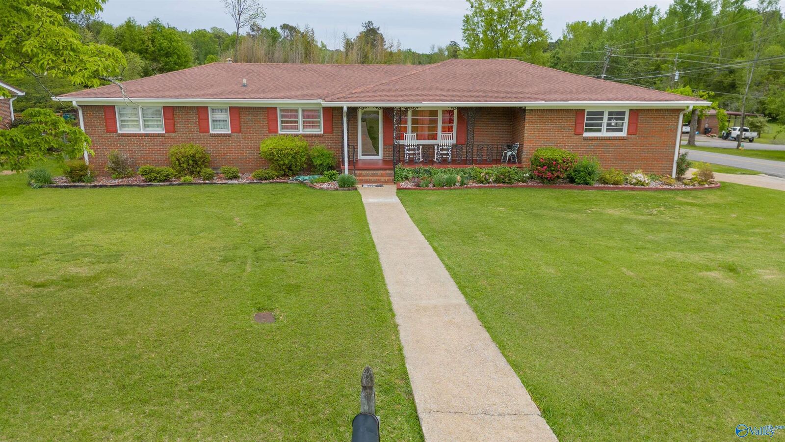 Property Photo:  228 Elsmore Boulevard  AL 35904 