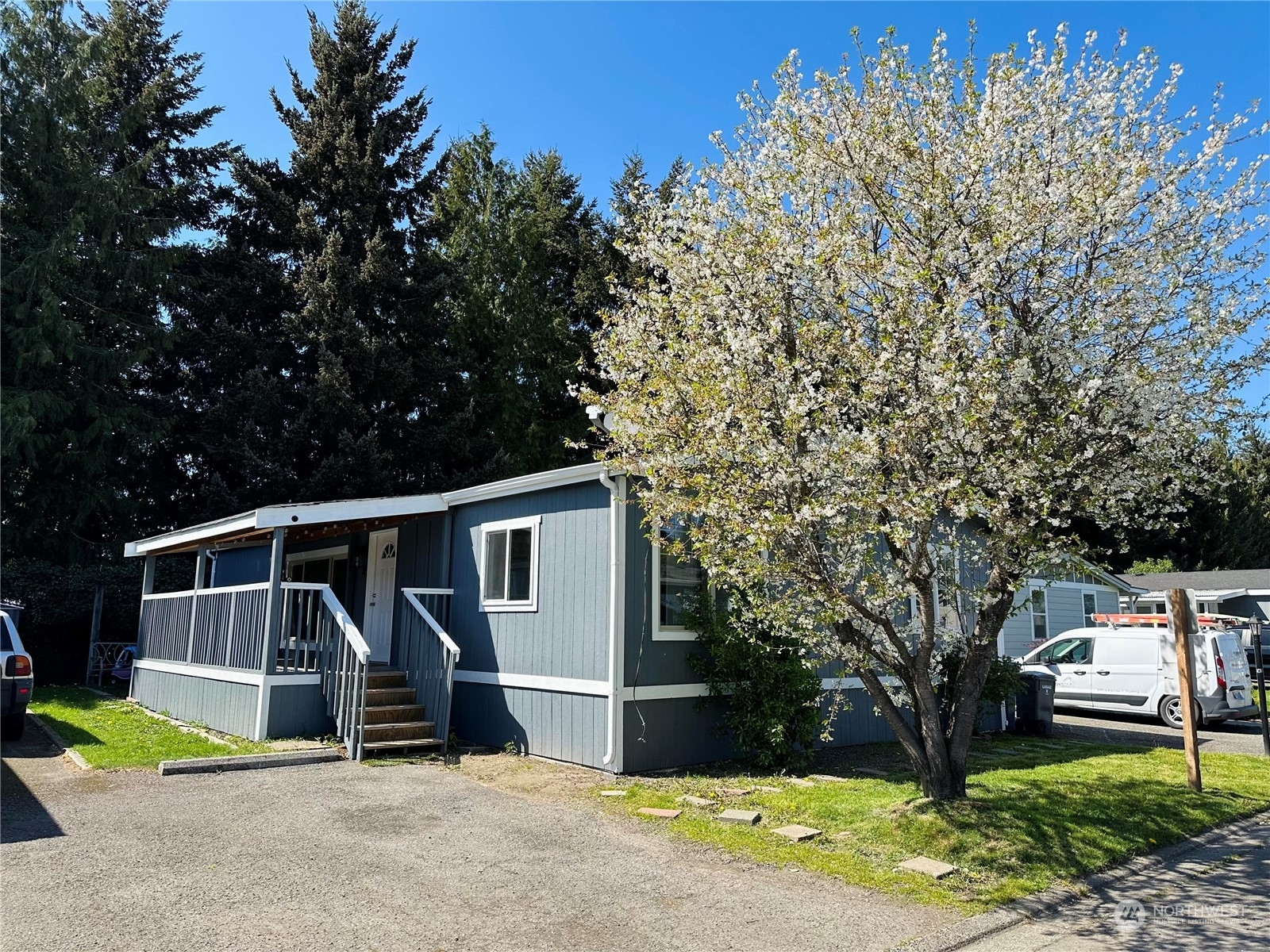 Property Photo: 602 29th Street SE 35 WA 98002