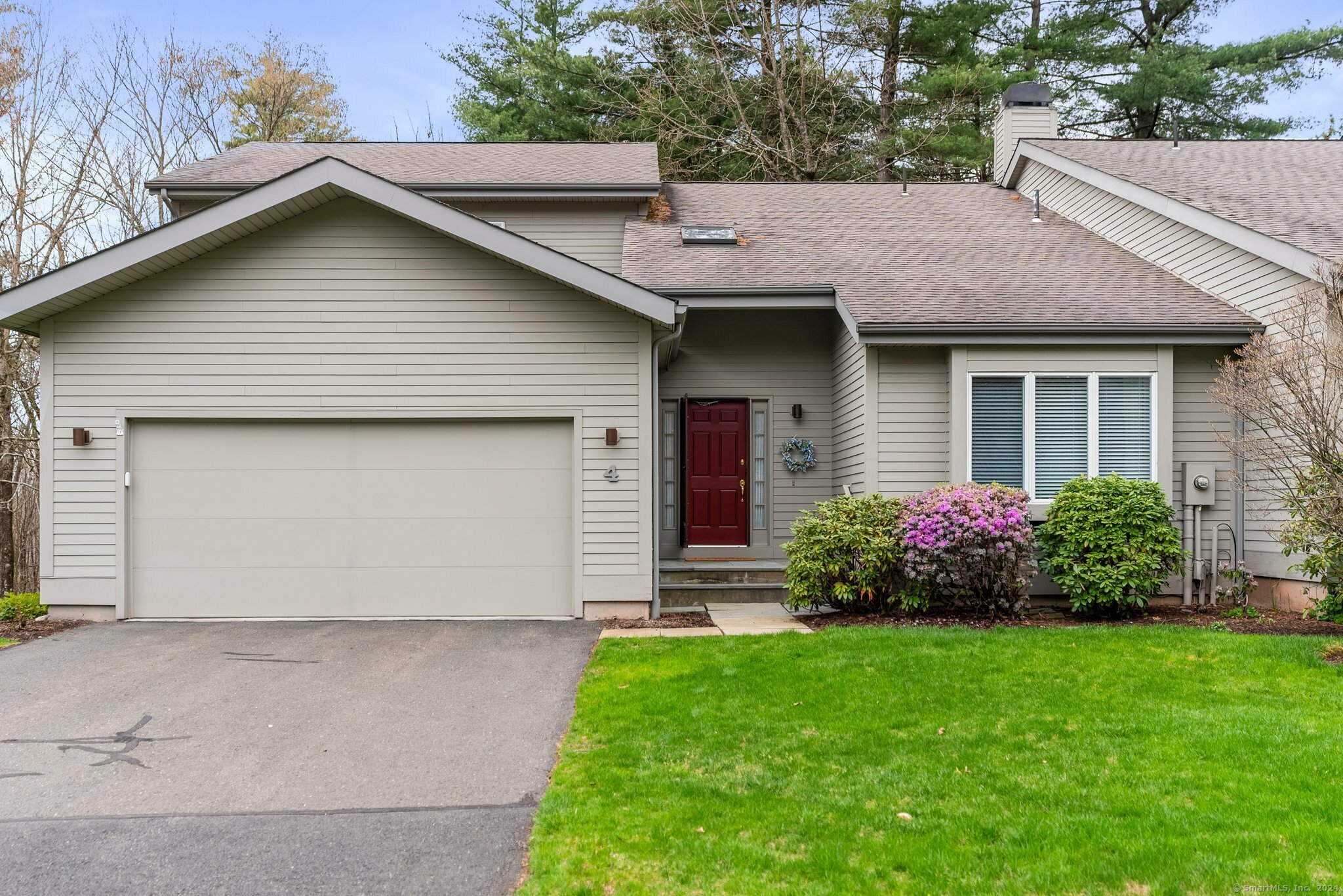 Property Photo: 4 Templeton Court 4 CT 06001