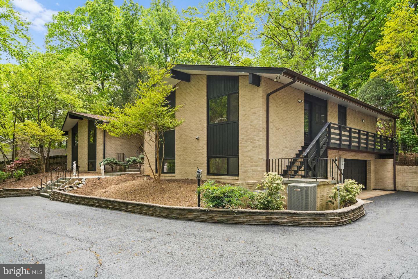 Property Photo: 321 Twin Lake Drive VA 22401