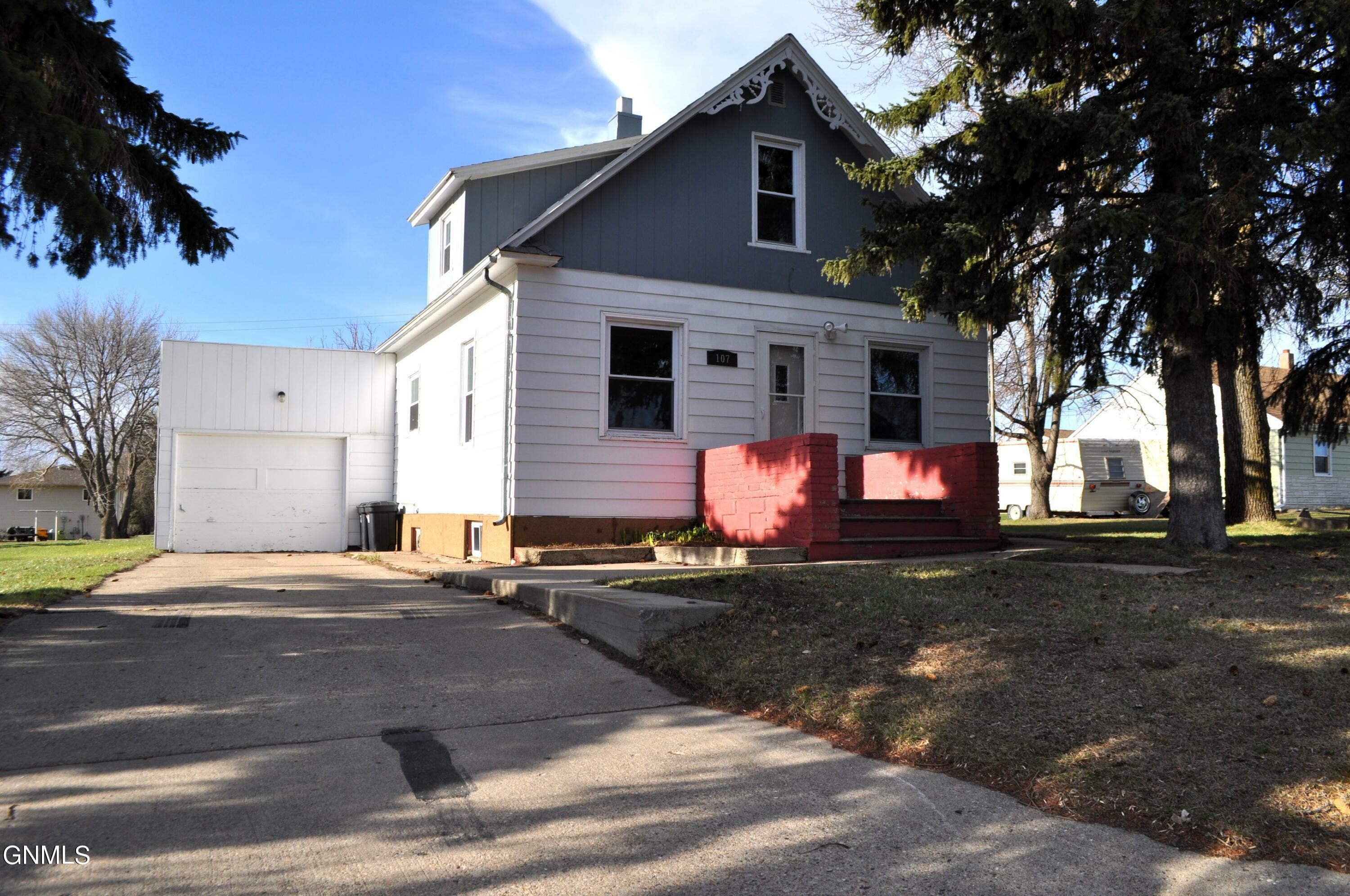 Property Photo:  107 Burleigh Road  ND 58579 