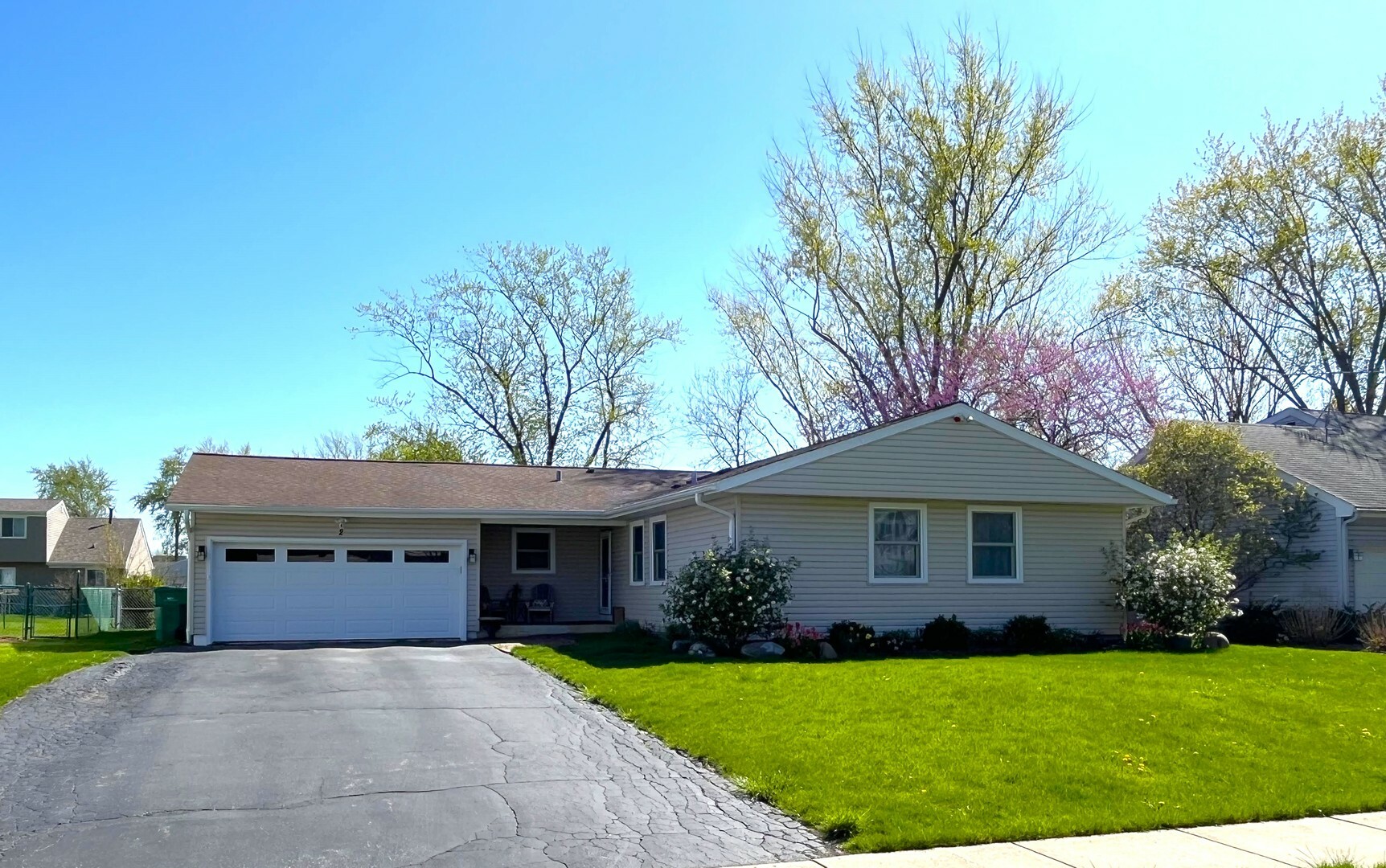 Property Photo:  2 Cloverdale Court  IL 60089 