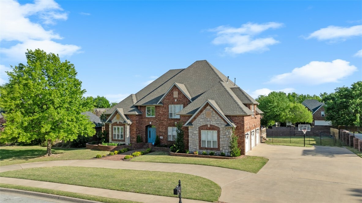 Property Photo:  2404 Willow Bend Circle  AR 72762 