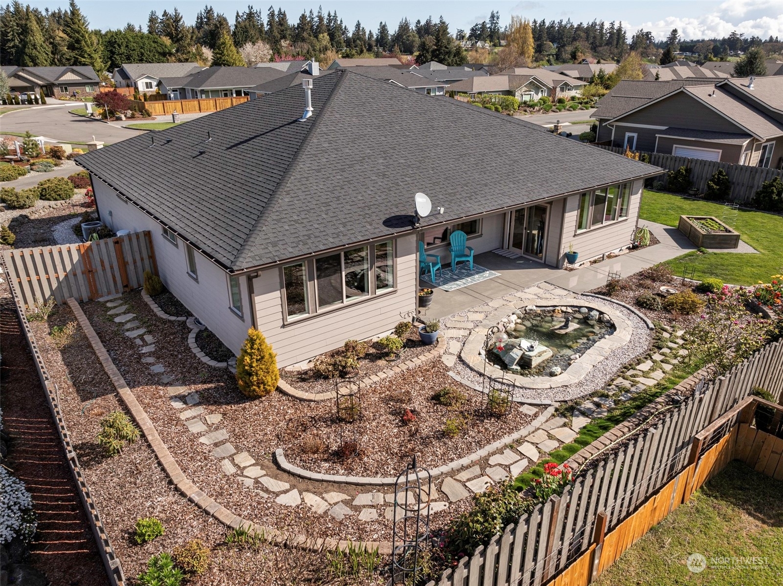 Property Photo:  20 Royal Loop  WA 98382 