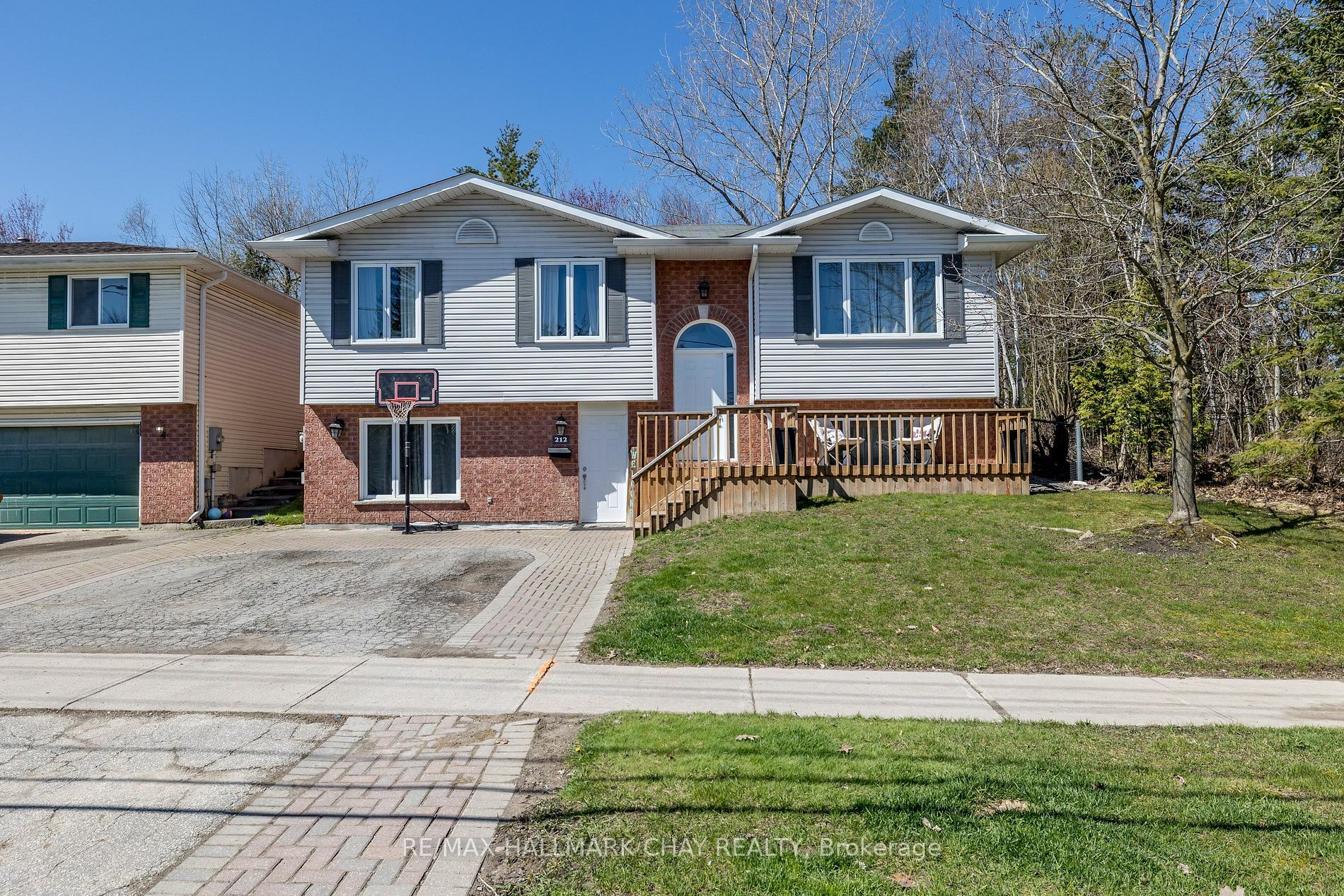212 Huronia Rd  Barrie ON L4N 8A7 photo