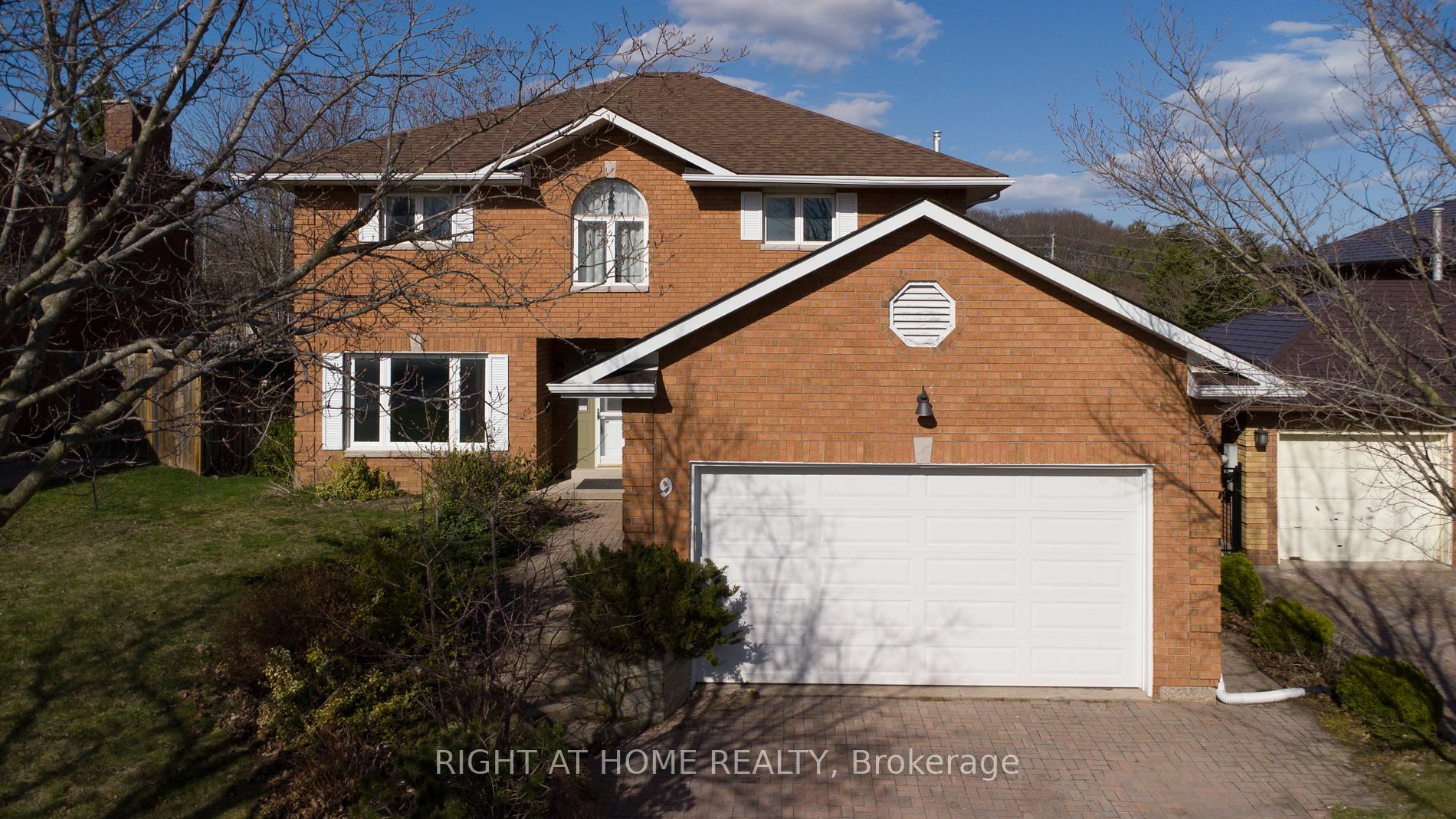 Property Photo:  9 Templeton Cres  ON L4N 6G1 