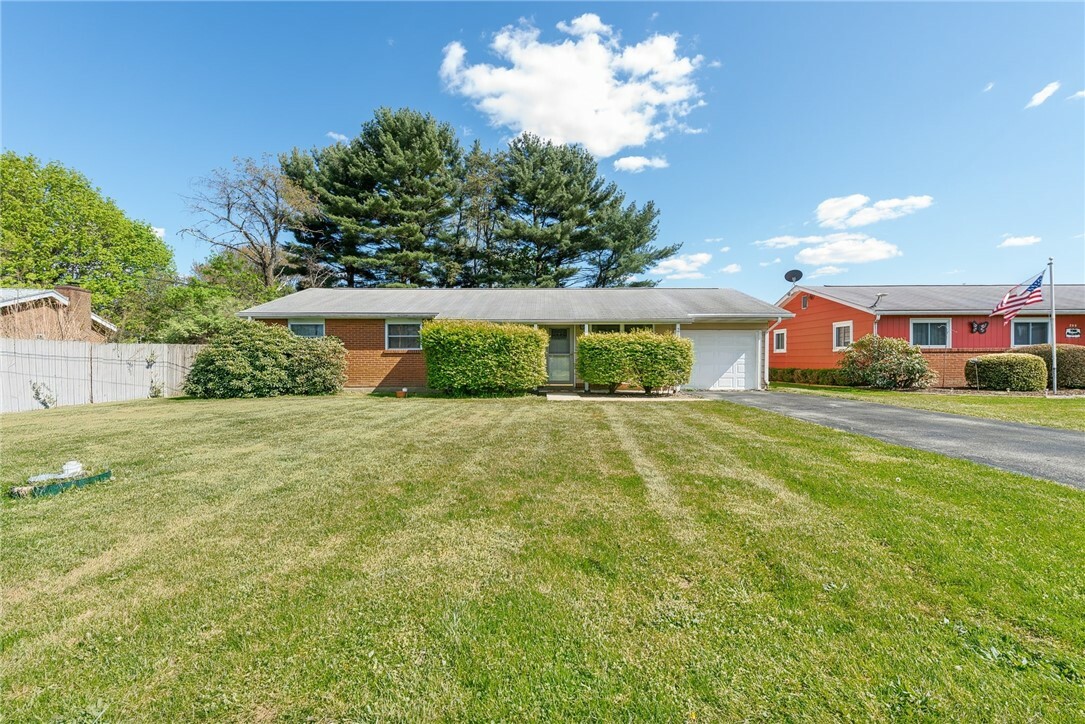 Property Photo:  204 Ridgefield Drive  PA 15601 