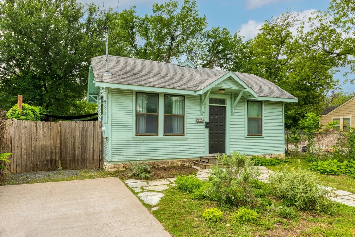 Property Photo:  935 E 52nd Street  TX 78751 