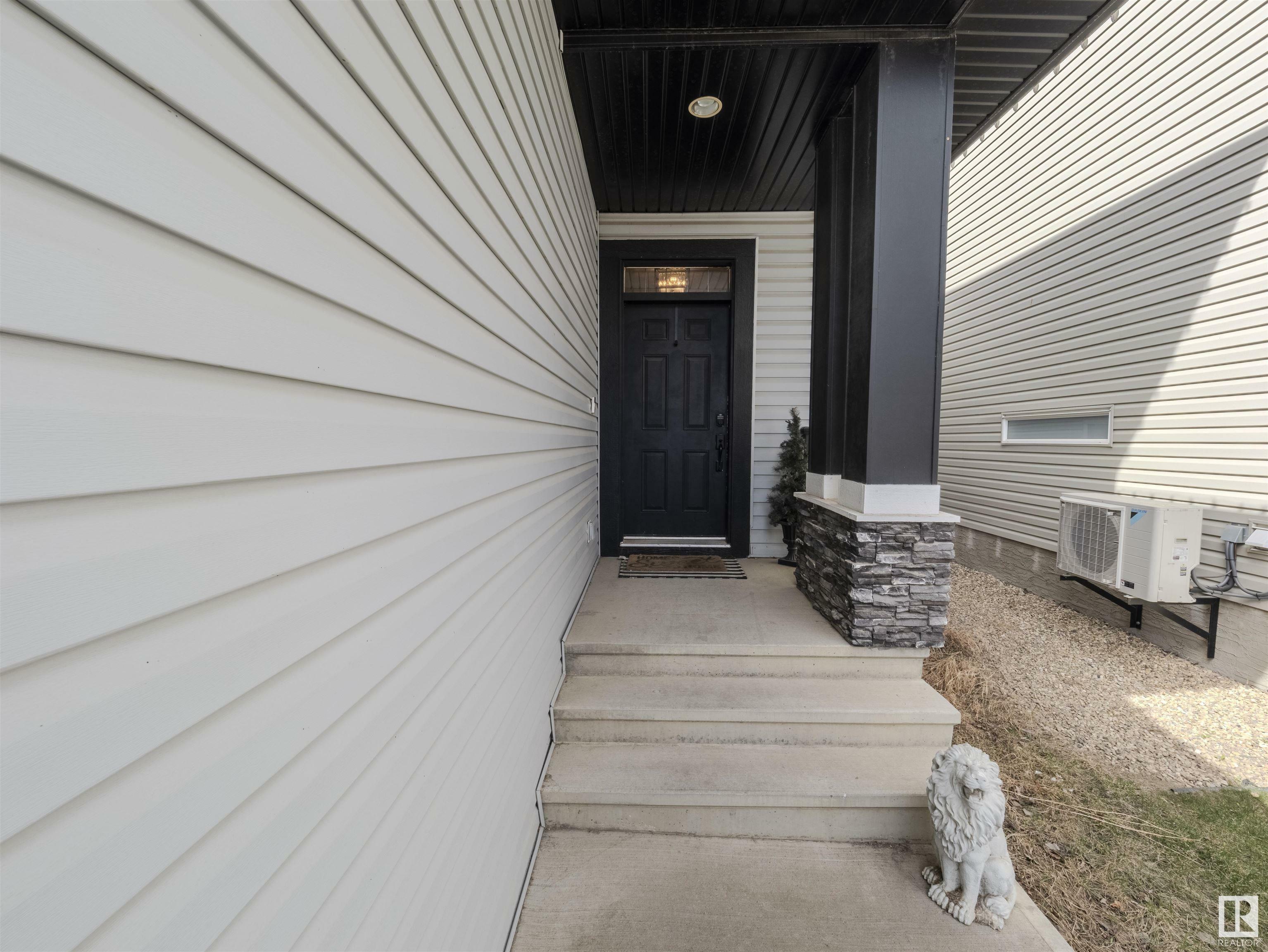 Property Photo:  232 Secord Drive NW  AB T5R 4B1 