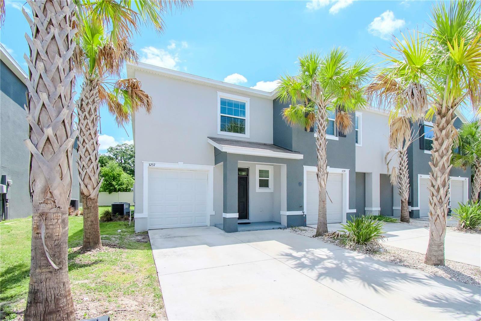 Property Photo:  3237 Pleasant Willow Court  FL 33511 