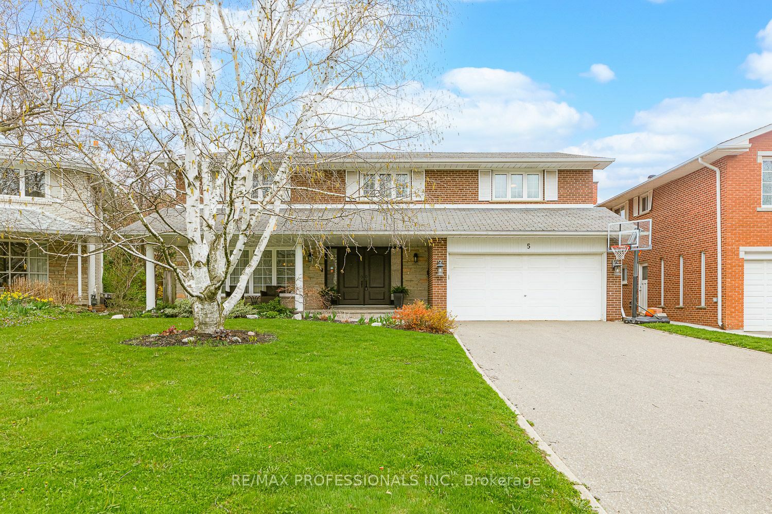 5 Courtsfield Cres  Toronto ON M9A 4T1 photo