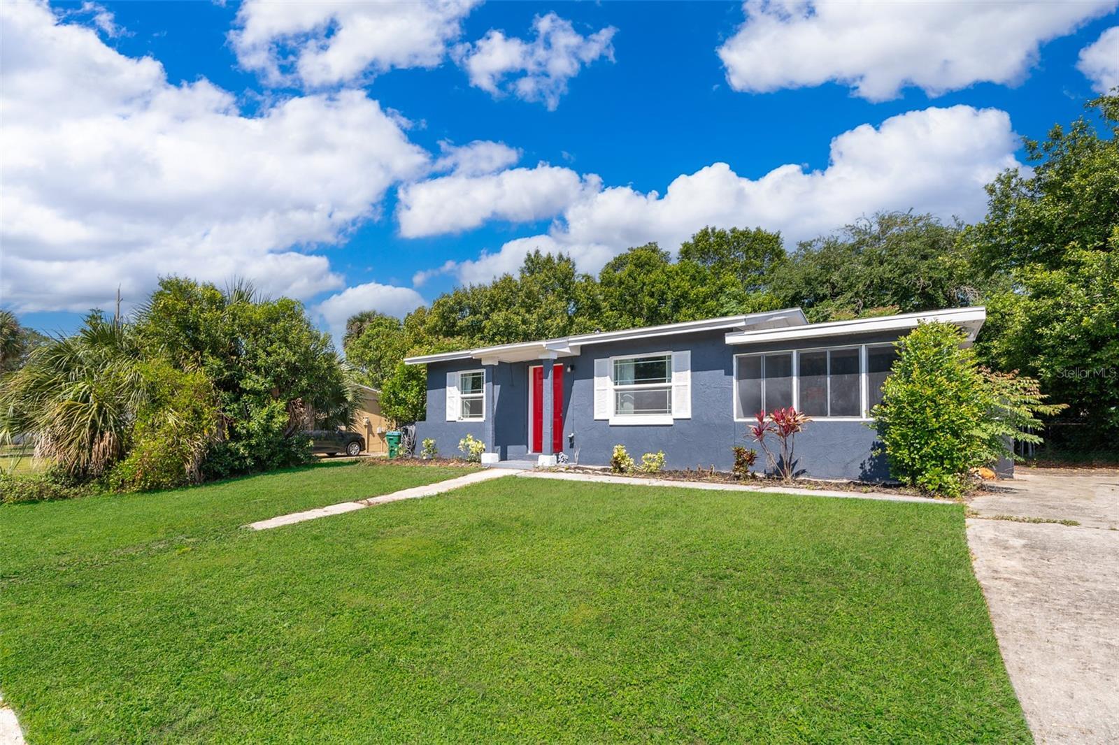 Property Photo: 2424 Austin Avenue FL 32738