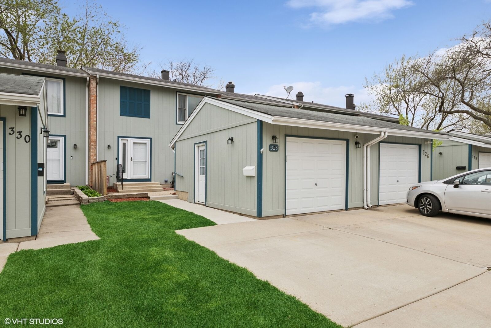 Property Photo:  328 Elmwood Lane  IL 60108 