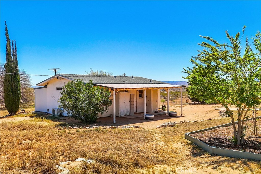 Property Photo:  1010 Wamego Trail  CA 92284 