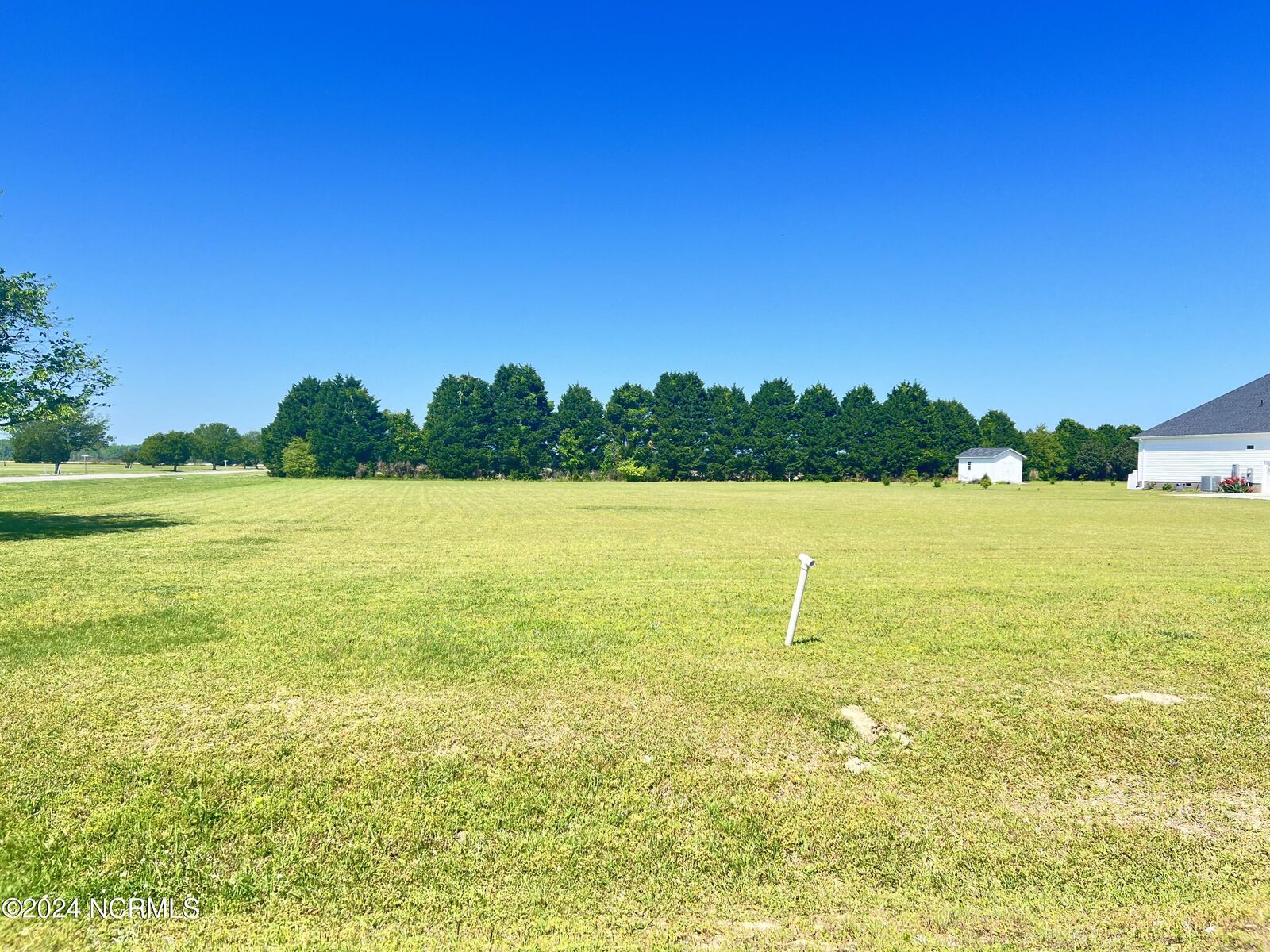 Property Photo:  101 1 N Shore Drive  NC 27957 