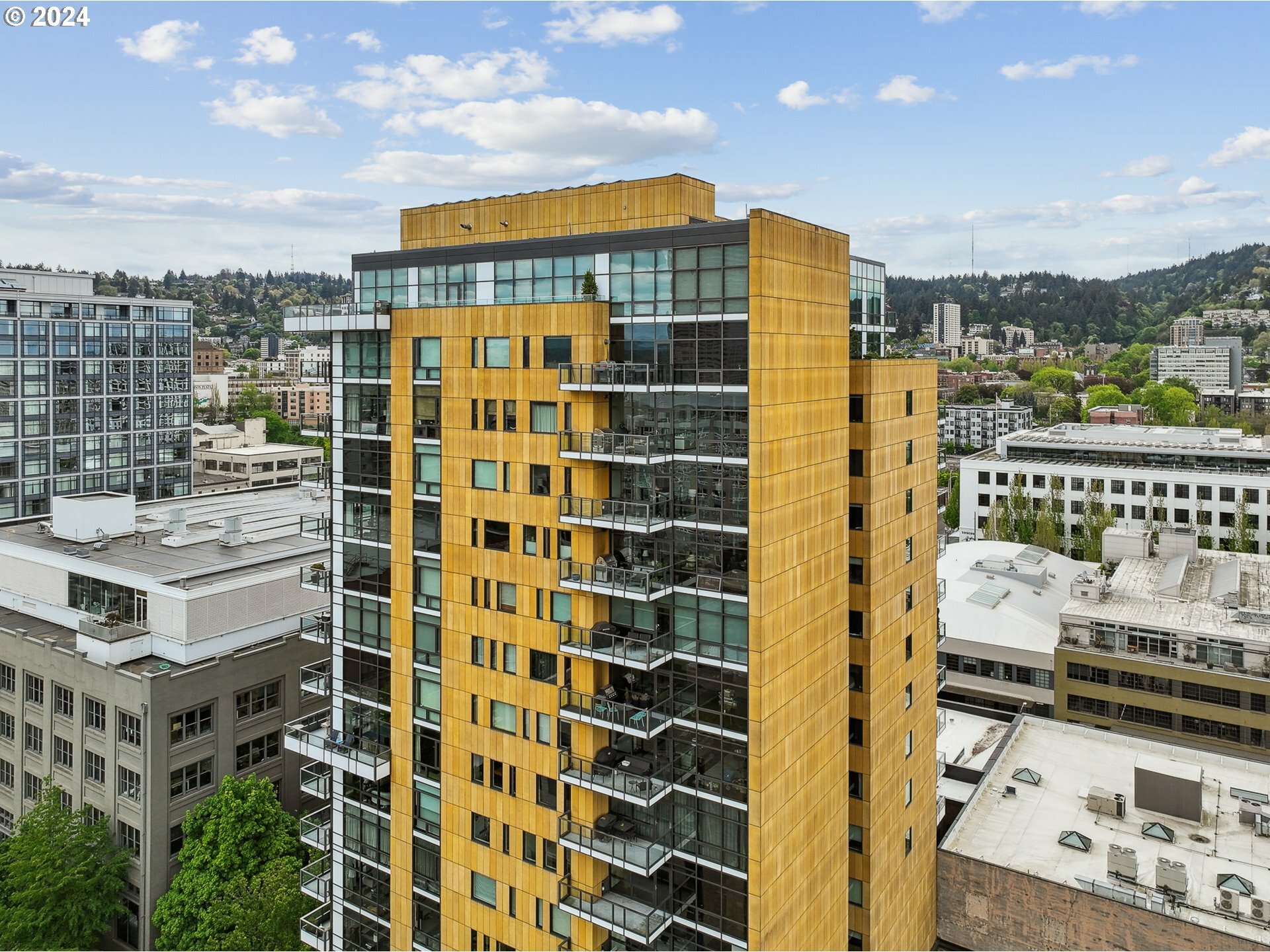 Property Photo: 311 NW 12th Ave 1301 OR 97209