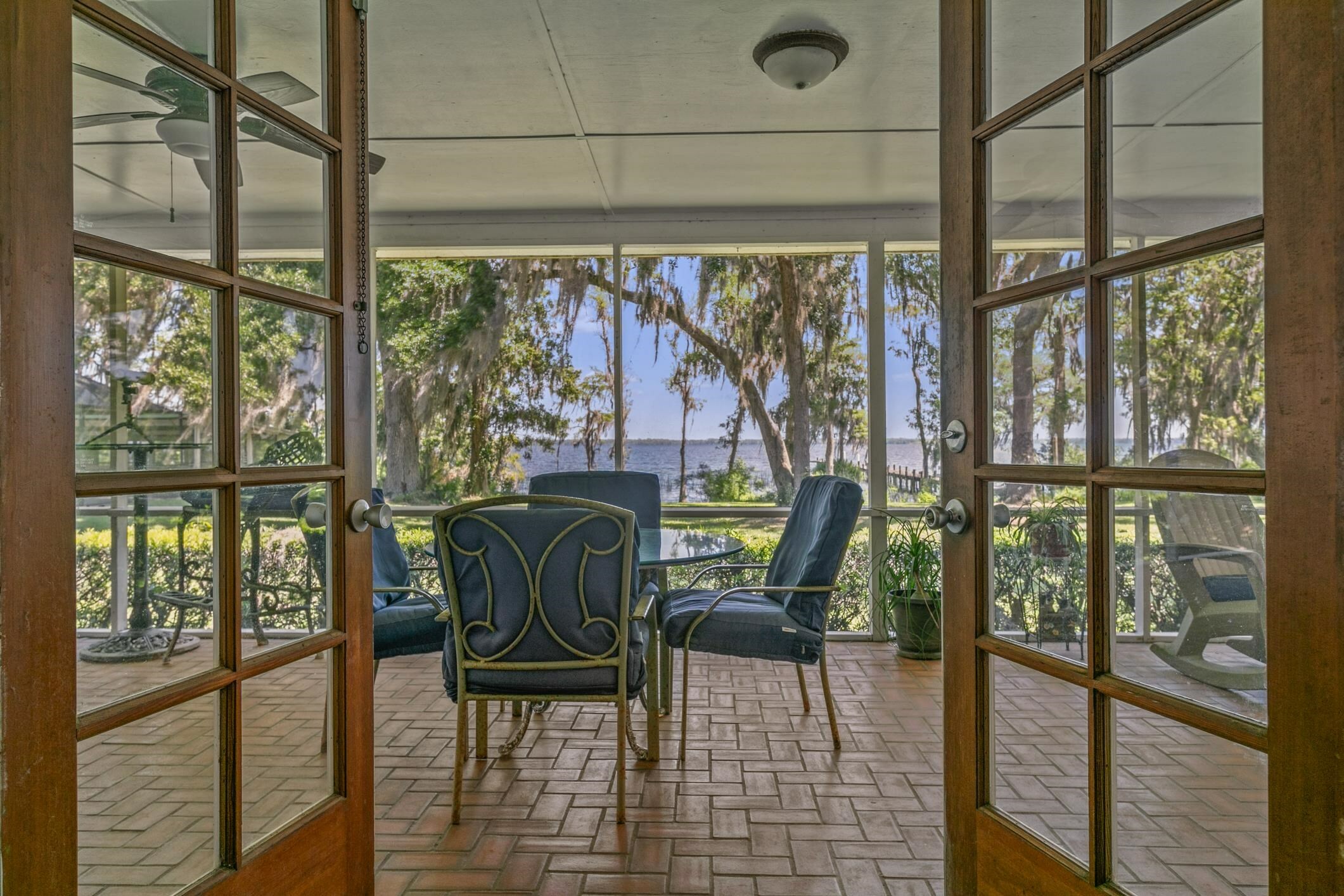 Property Photo: 105 Union Ave FL 32112