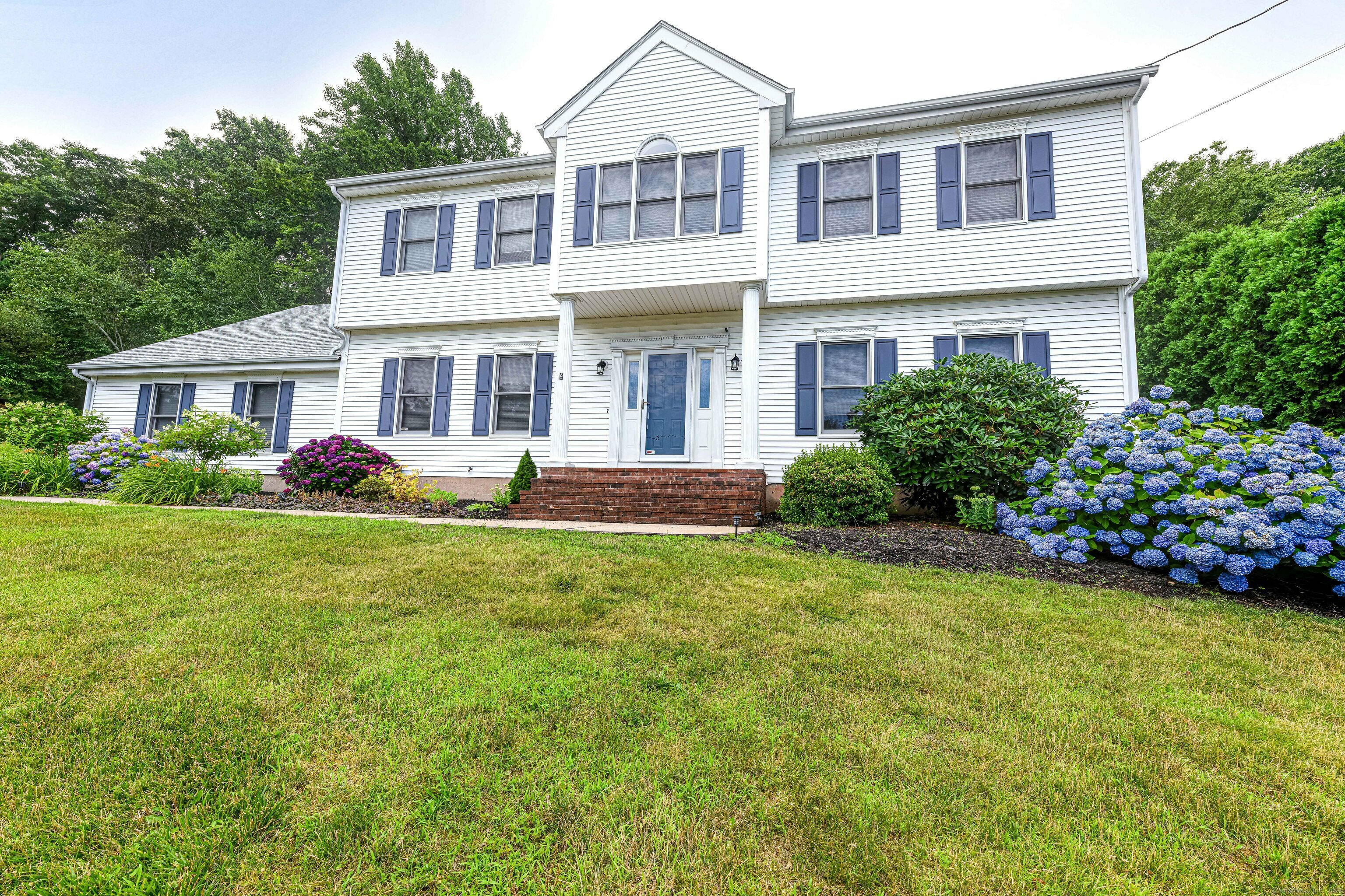 Property Photo:  9 Hidden Brook Road  CT 06518 