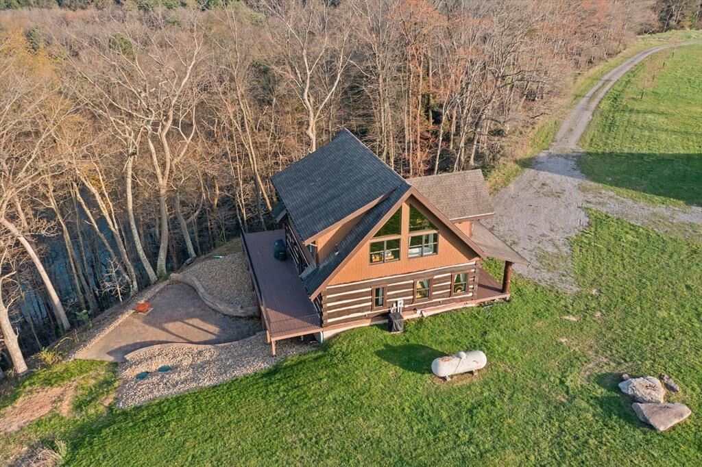 Property Photo: 725 Riverbends Drive PA 16049