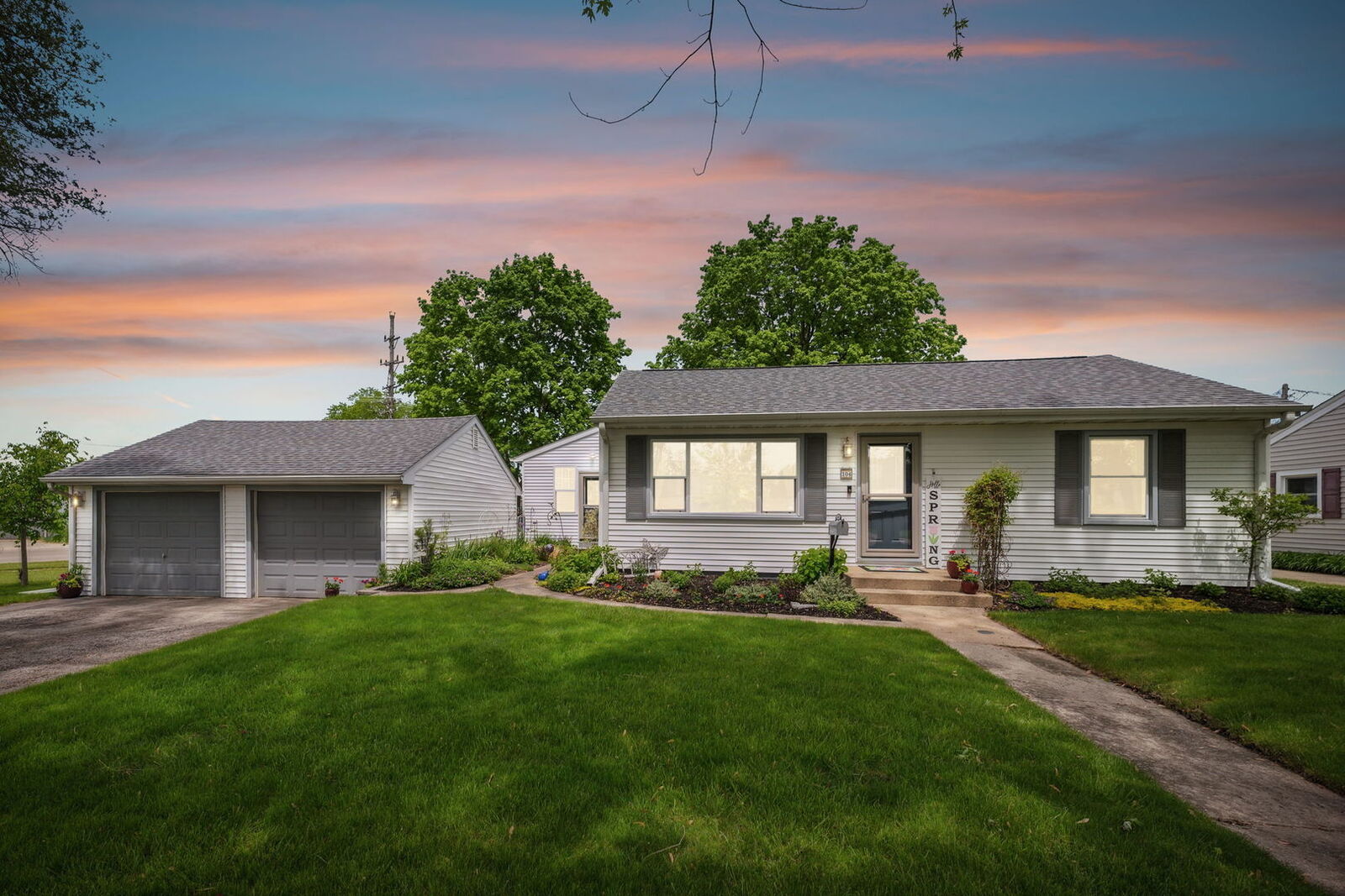 Property Photo: 104 Riverside Drive IL 60538