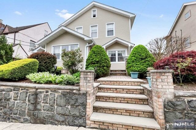 Property Photo:  82 Crescent Avenue  NJ 07010 