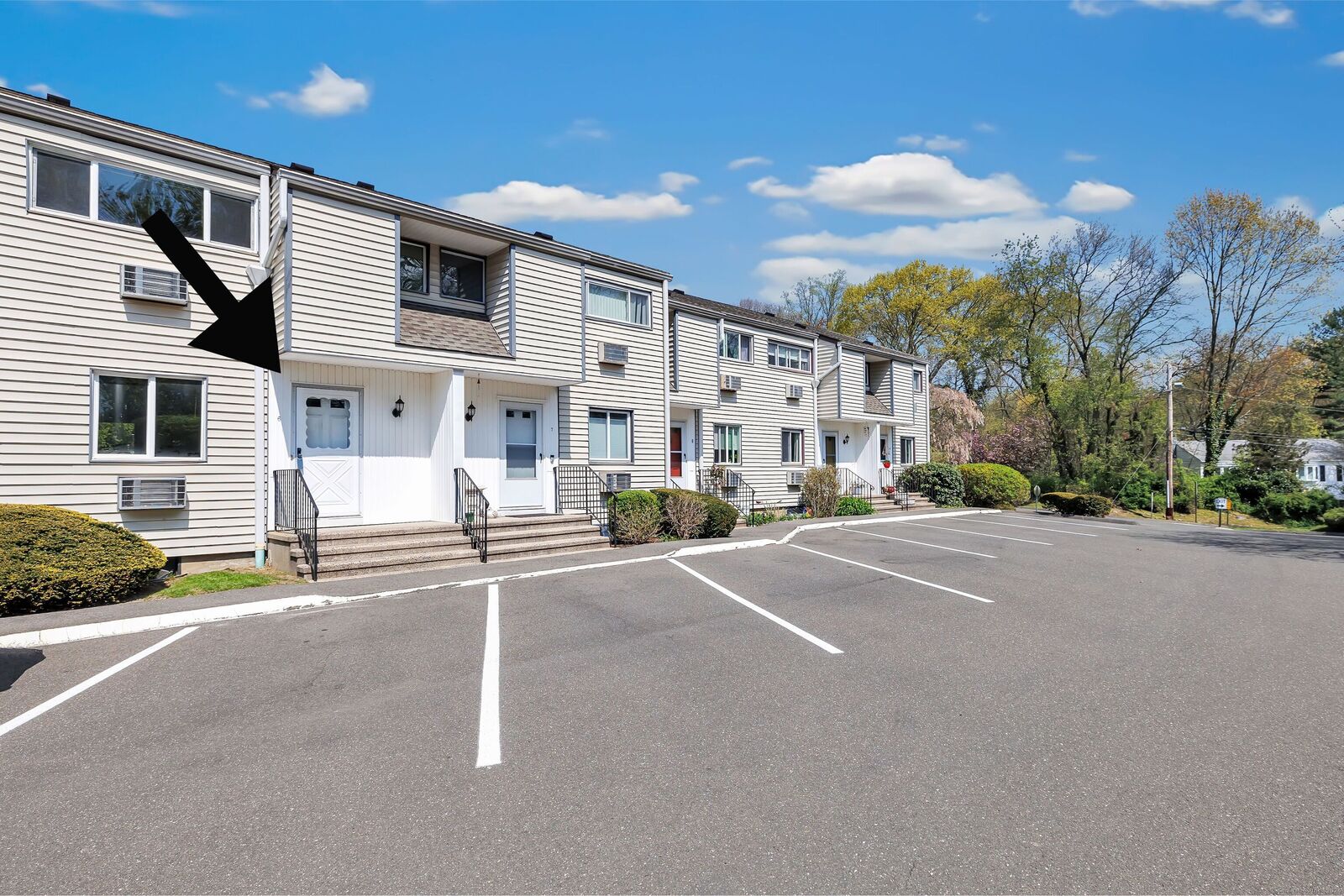 Property Photo:  16 Donna Drive Apt 6  CT 06854 